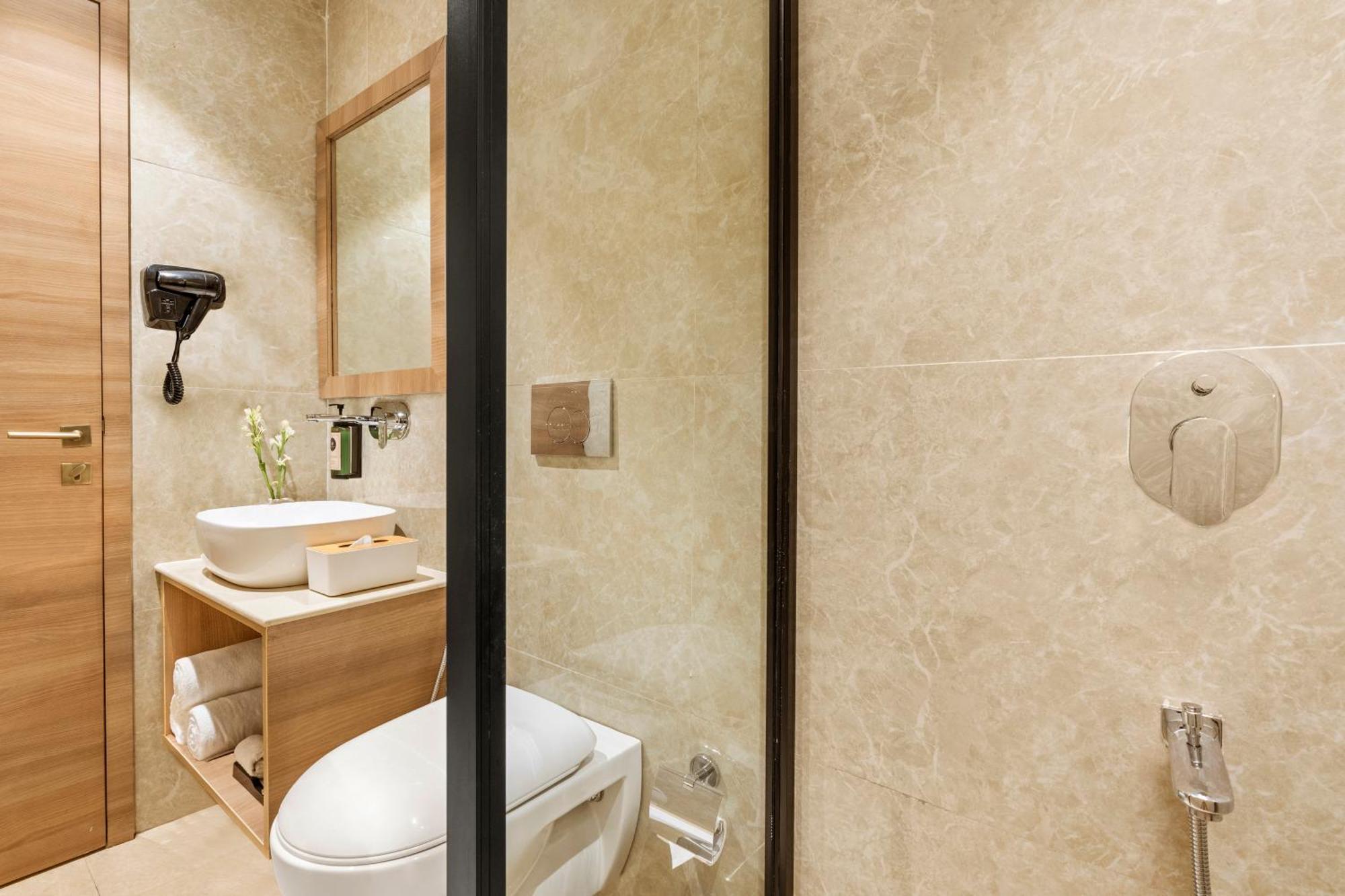 Country Inn Ayodhya - Opposite Airport Zewnętrze zdjęcie