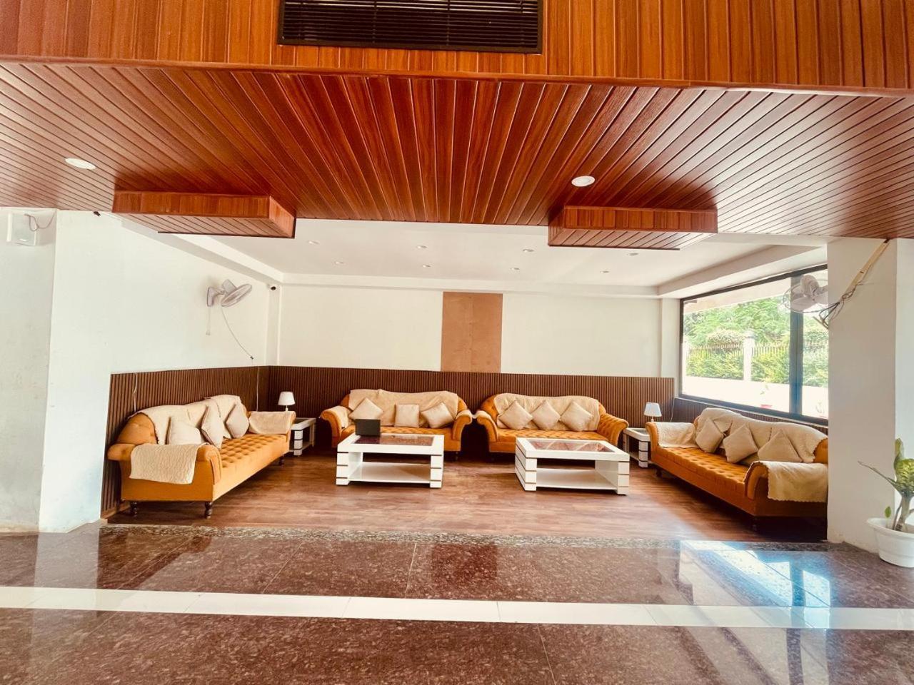 Country Inn Ayodhya - Opposite Airport Zewnętrze zdjęcie